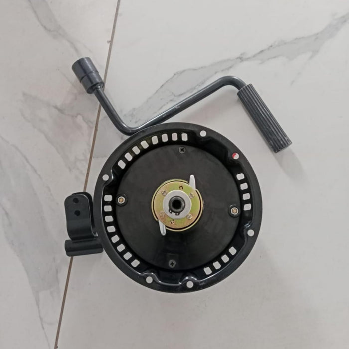 Hand crank starter for portable engines