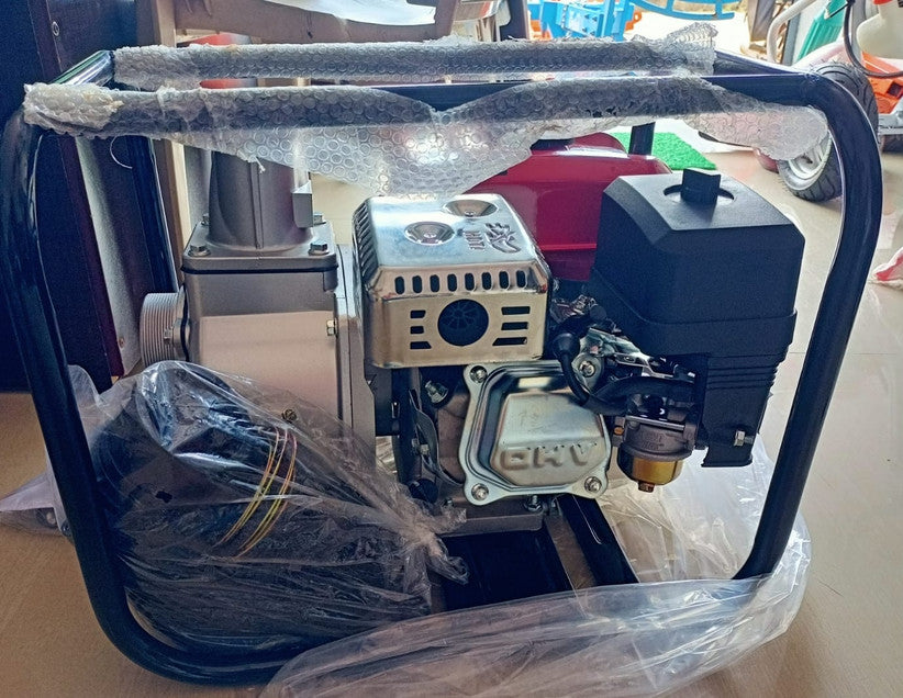 Water pump powered by 6.5hp petrol engine